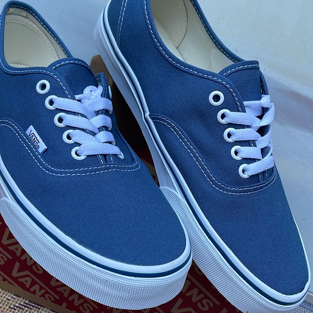 Vans Men’s Authentic Navy
VN000EE3NVY
Sneakers - Picture 9 of 16
